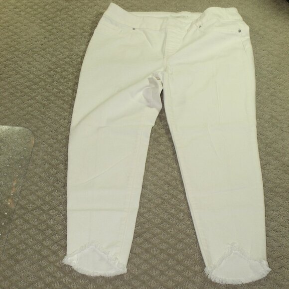 Chico's Size 10R White High Rise Pull On Raw Hem Jegging Ankle Pants - Picture 1 of 5